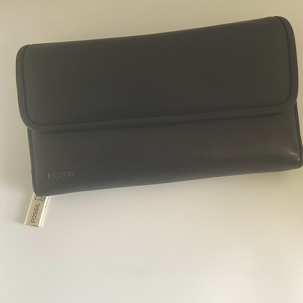 Fossil clutch wallet.